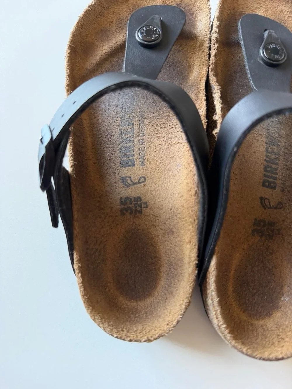 Birkenstock black gizeh sandals
